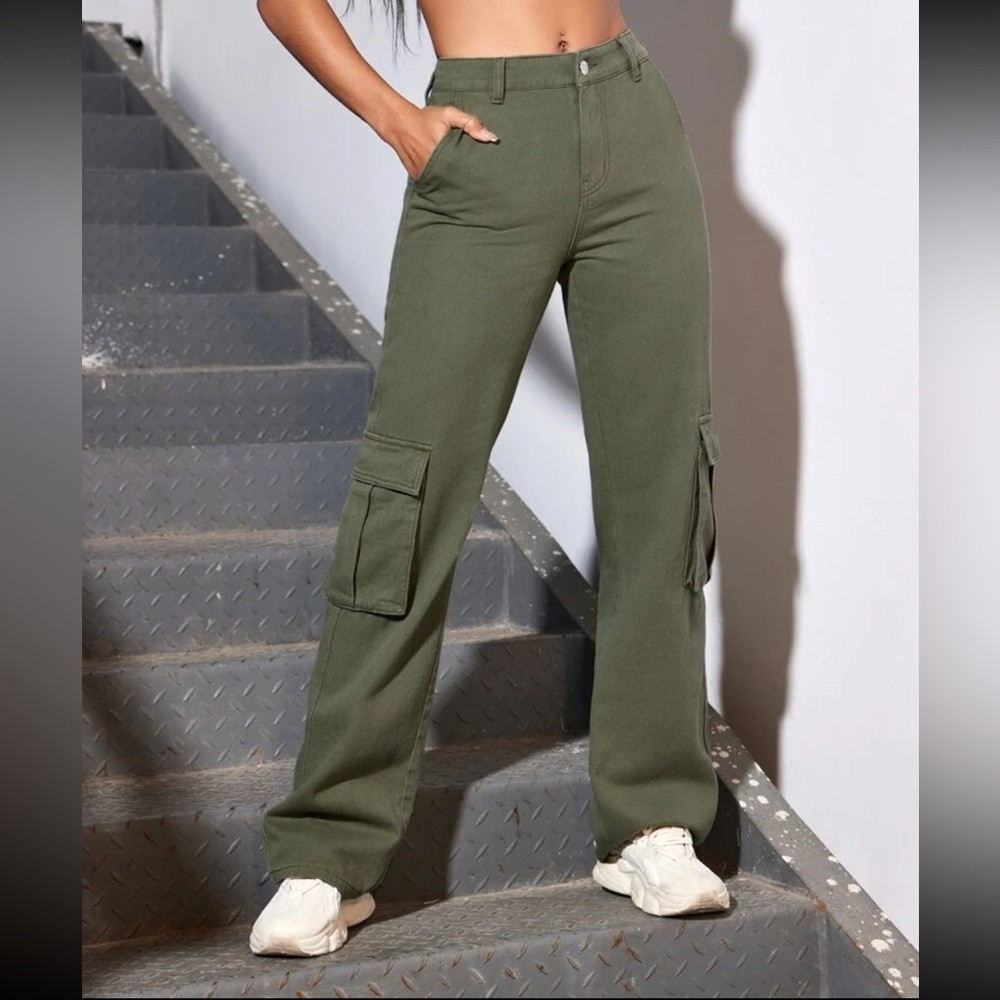 ARMY GREEN CARGO JEANS (large 10/12)